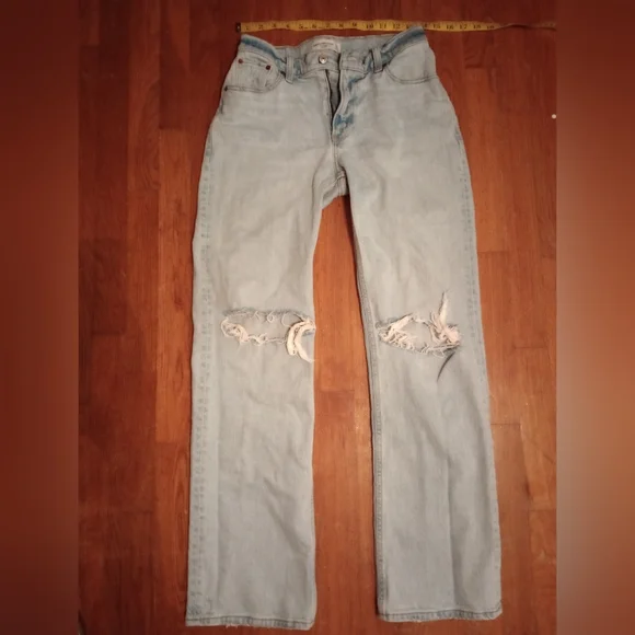 Abercrombie&Fitch The Baggy Low Rise Jeans Light Wash Ripped Size 24 00 - Picture 5 of 7